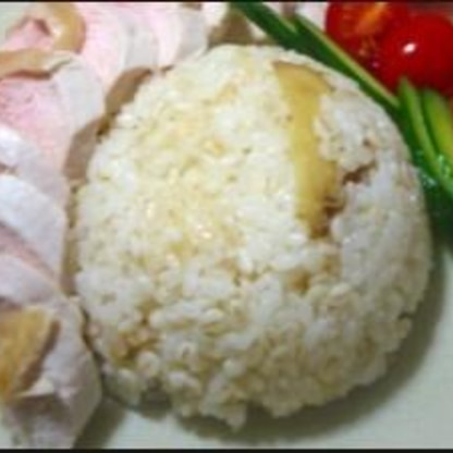 大好きなカオマンガイ。家で作れちゃって、びっくり。
タイ米が用意できなかったので、白米＋麦で代用。それでも美味しくて、大満足。
ごちそーさまでした♪